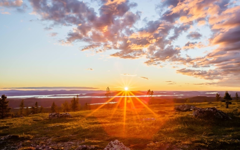 8 ideas to see the Midnight Sun in Lapland
