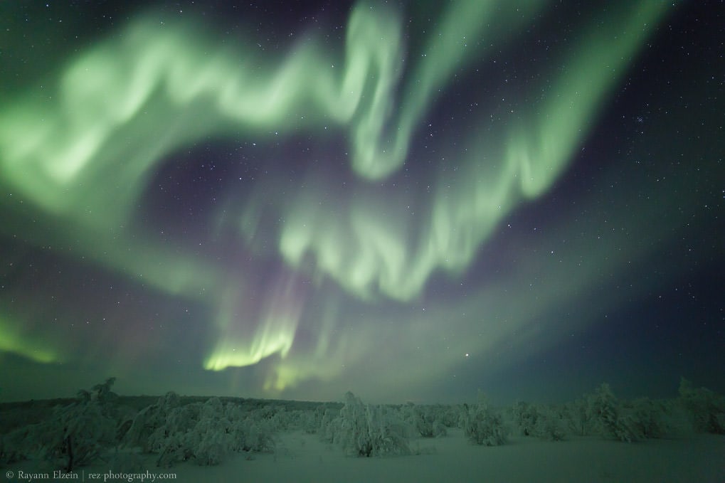 Aurore boréale très puissante en Laponie finlandaise